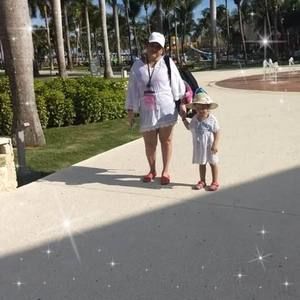 Meet your Posher, Estela